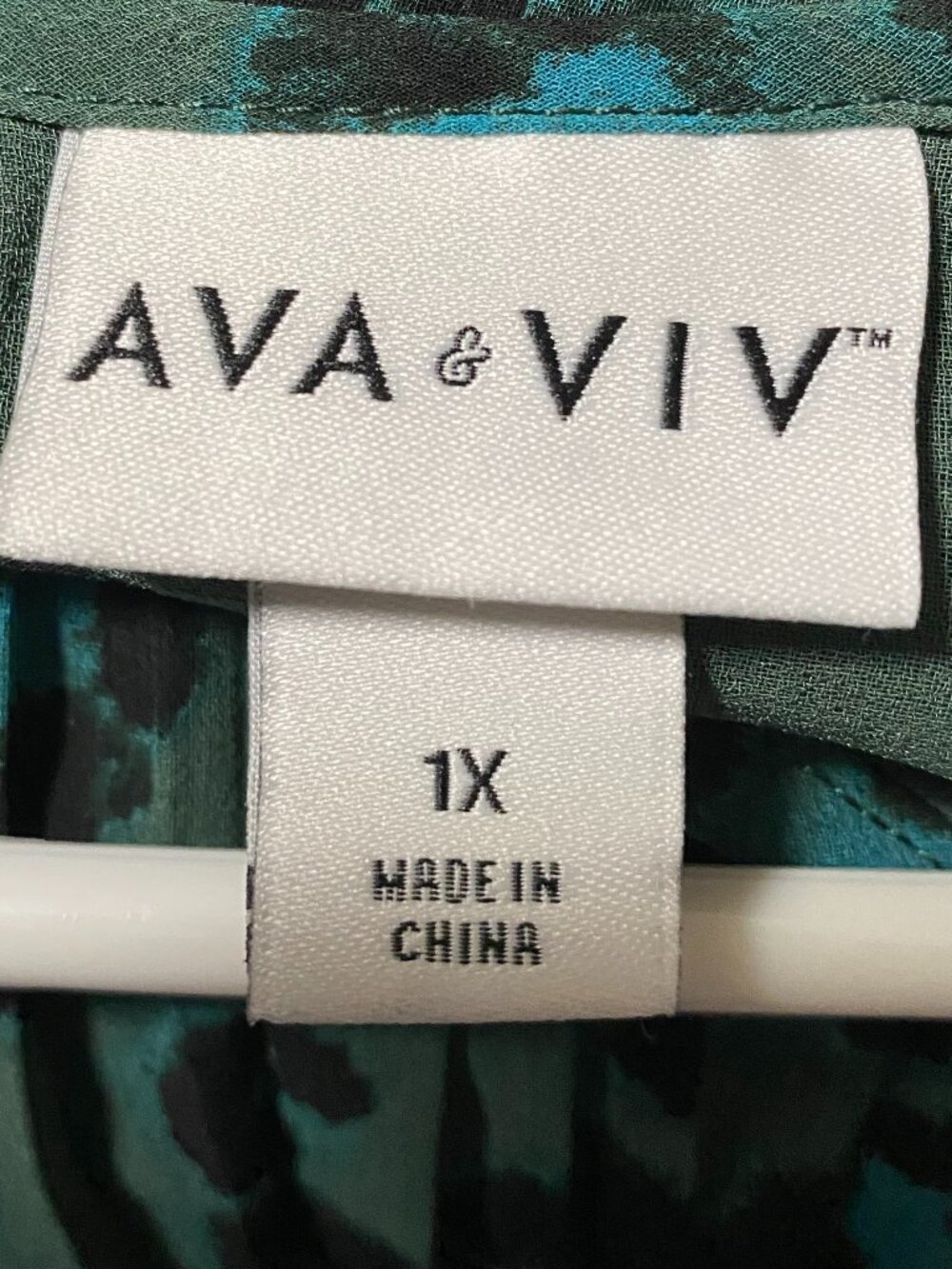 Ava & Viv, sleeveless, tiny-pleats blouse, green w/teal & black spots, size 1X - Picture 7 of 8